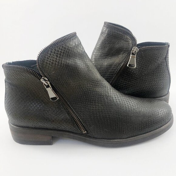 NWOB TOSCA BLU Chocolate Brown Snakeskin Embossed Leather Ankle Boots 8 US/40 EU - Picture 1 of 12
